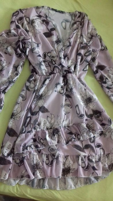 Sukienka kwiaty pudrowy róż