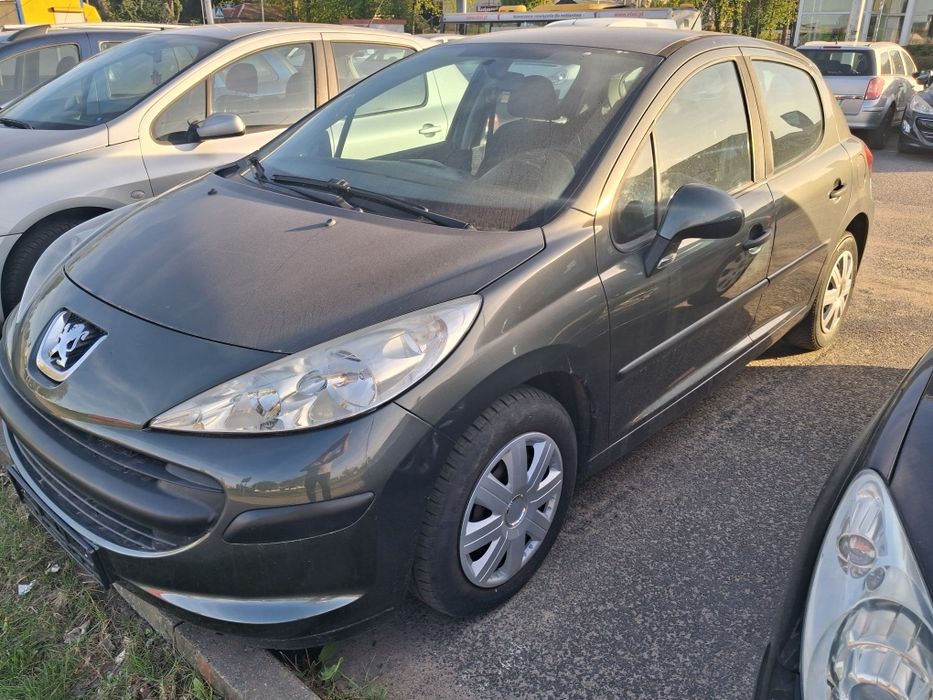 Peugeot 207 5 drzwi z klimą 1.4 benz. modell 2009