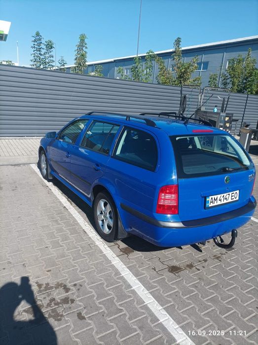 Skoda Octavia Tour(FL) MPI MT 1,6 газ--бензин