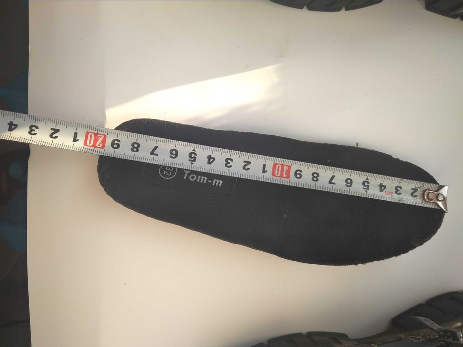 Продаються дитячі ботинки