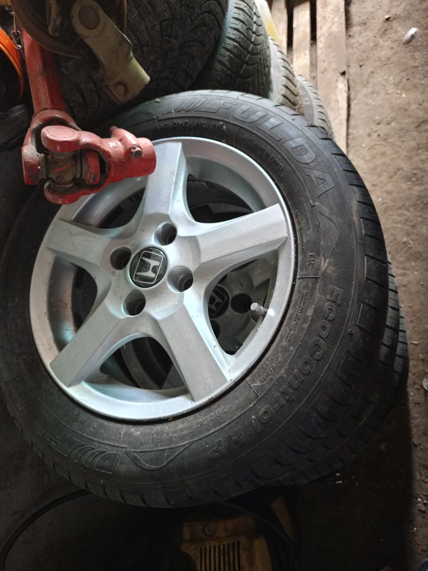 Felgi aluminiowe Honda R15 z oponami jak nowe