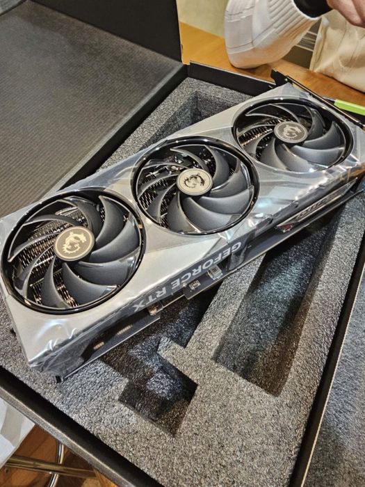Видеокарта MSI GeForce RTX 4080 SUPER Gaming X Slim