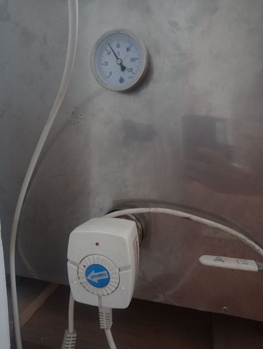 Wytapialnik parafiny. Urządzenie slużące wykonywaniu kolorowych świec.