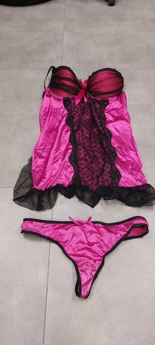 Piżamka i stringi koszulka nocna majtki