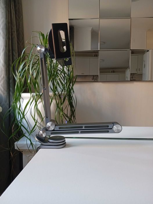 Suporte de mesa metalico giratório 360º para tablet/telemovel Novo