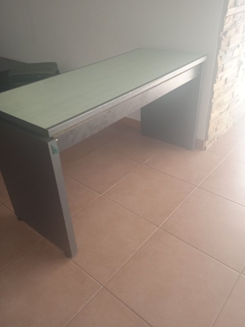 Móveis e equipamentos de salão de cabeleireiro