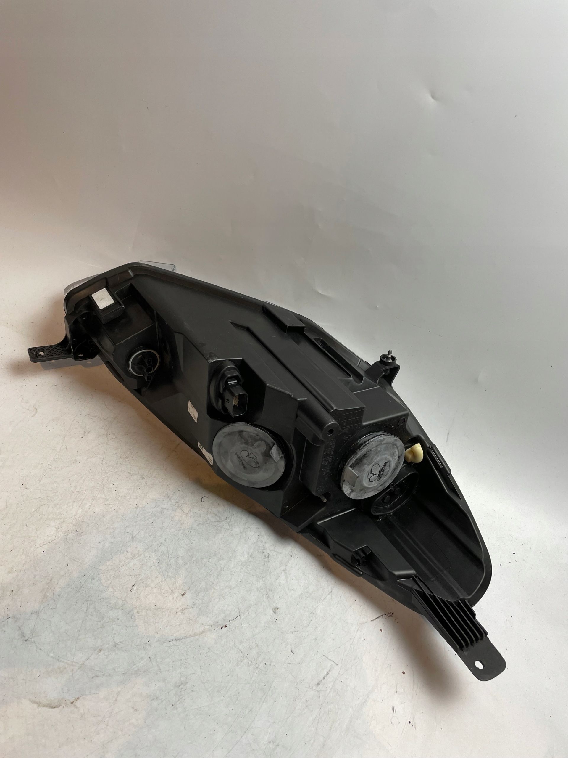 FORD FIESTA MK8 VIII Lampa lewa przednia zwykła