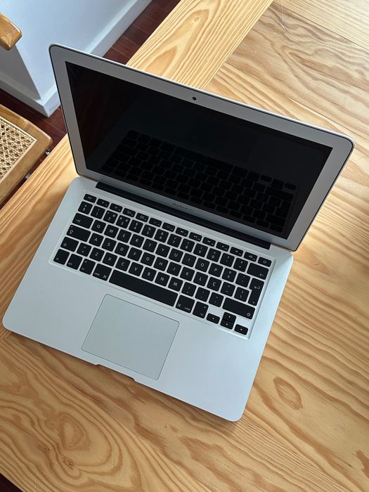 MacBook Air 13 1,6 GHz Intel Core i5 com dois carregadores
