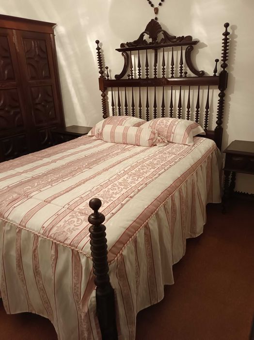 Mobília de quarto de casal completa antiga