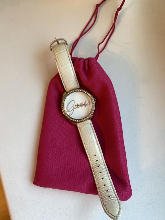 Наручные женские часы Guess