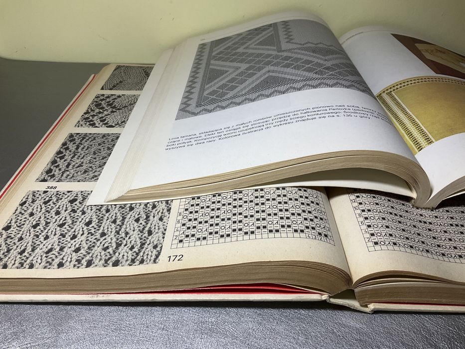 1000 … splotów na drutach i szydełkiem + Haftujemy - lata 80 te