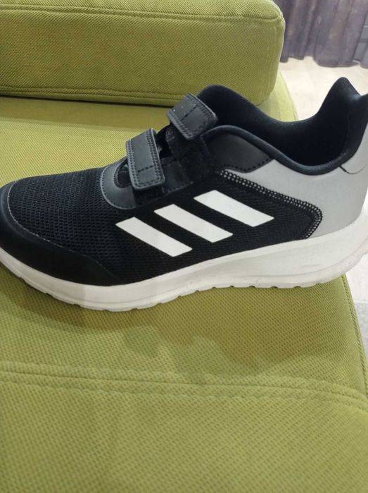Кросівки жіночі Adidas розмір 40