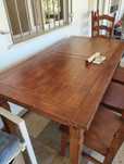 Mesa com 6 cadeiras em madeira