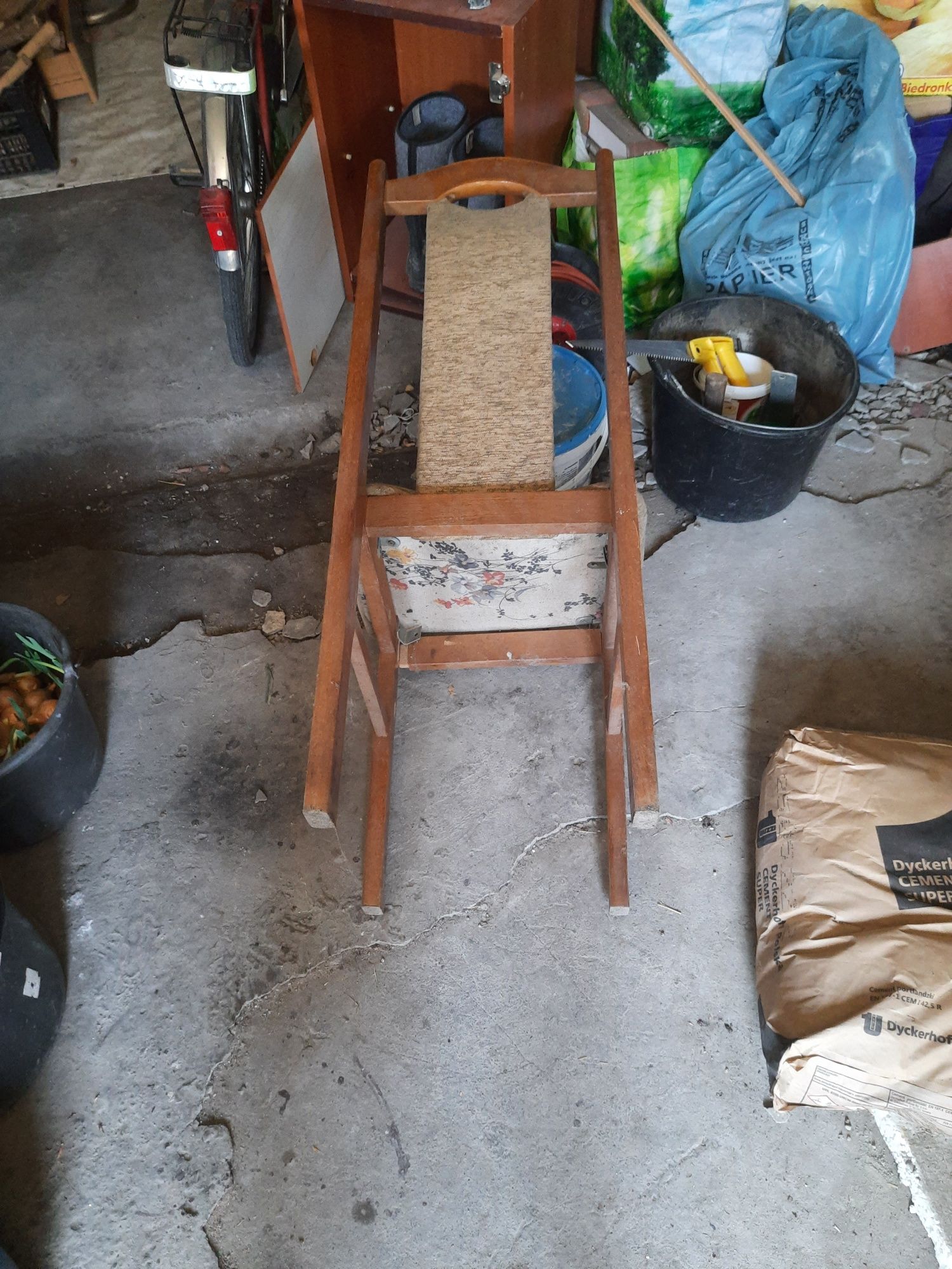 Sprzedam krzesła do renowacji