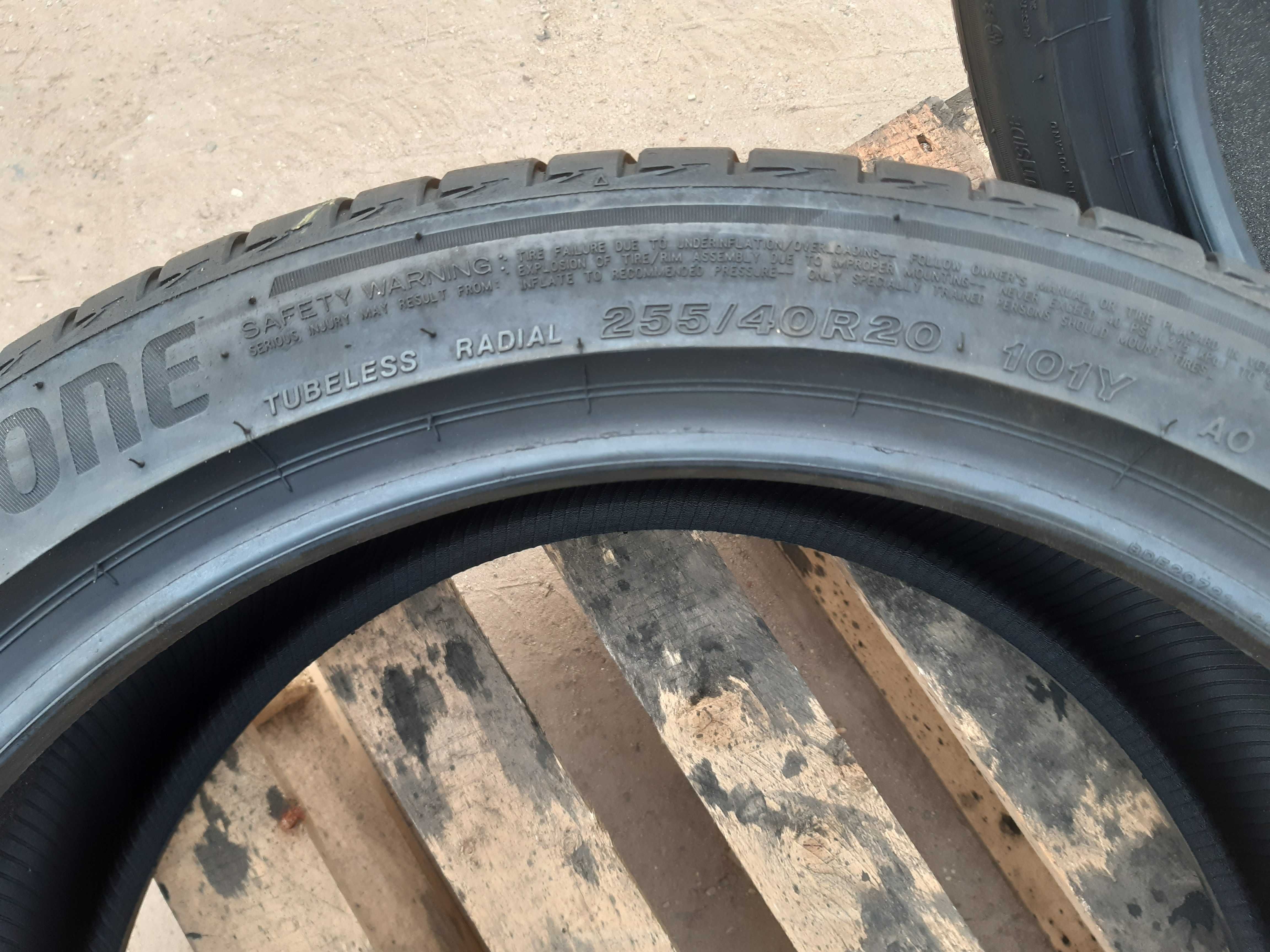 Opony letnie 255.40.20 Bridgestone 2019 rok