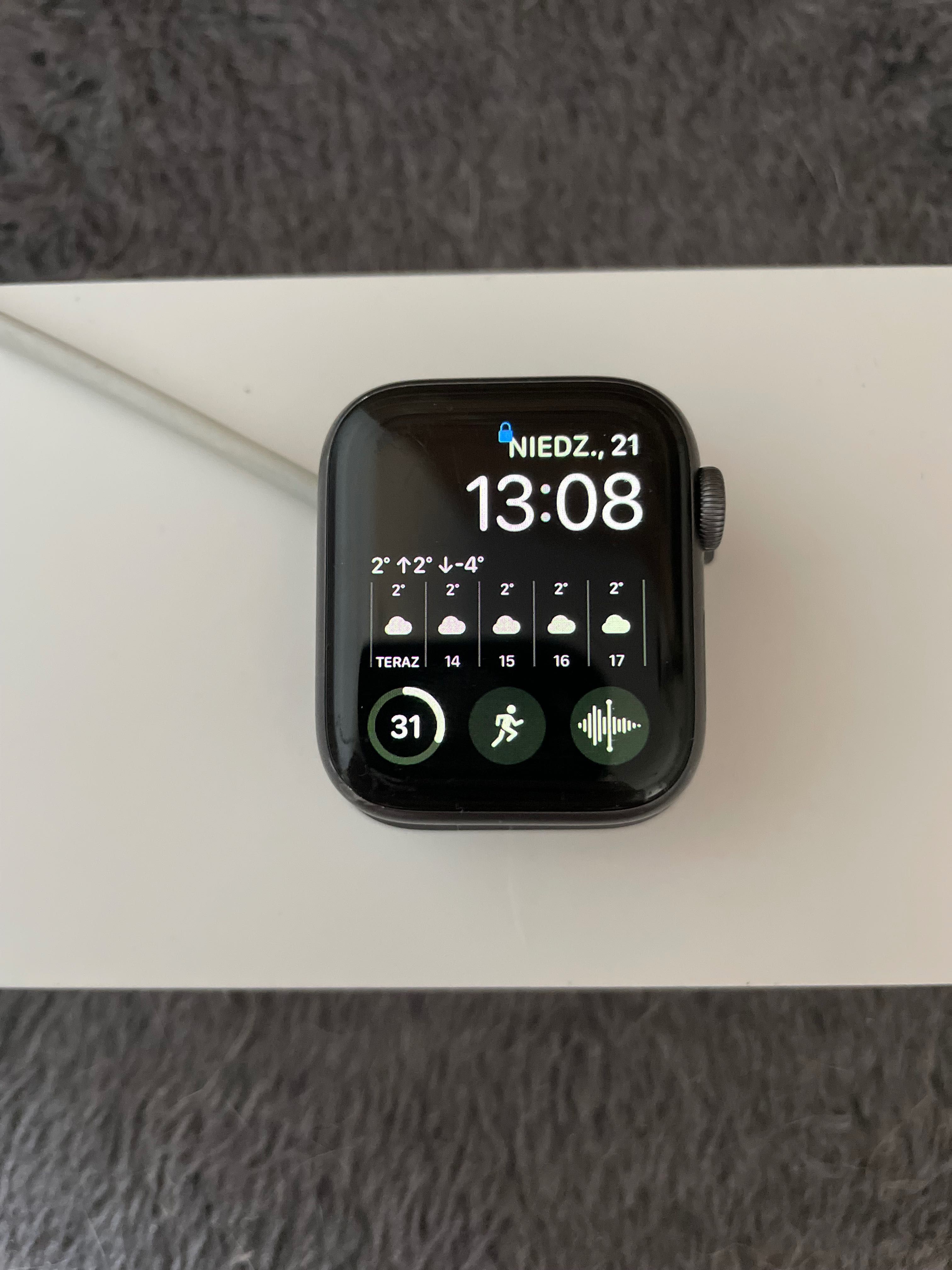 Apple Watch 4 40mm - Space Gray Aluminium Black Sport Loop (GPS)