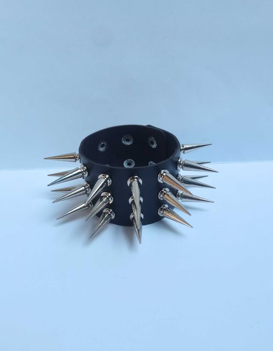 Pieszczocha, bransoletka: 3-rzędowe długie kolce (metal, rock, punk)