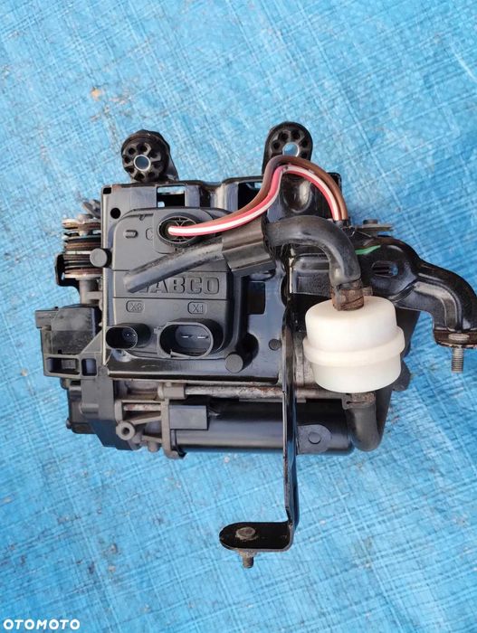 Компресор пневмопідвіски wabco Audi q7 4m ауді ку7 кю7 4м