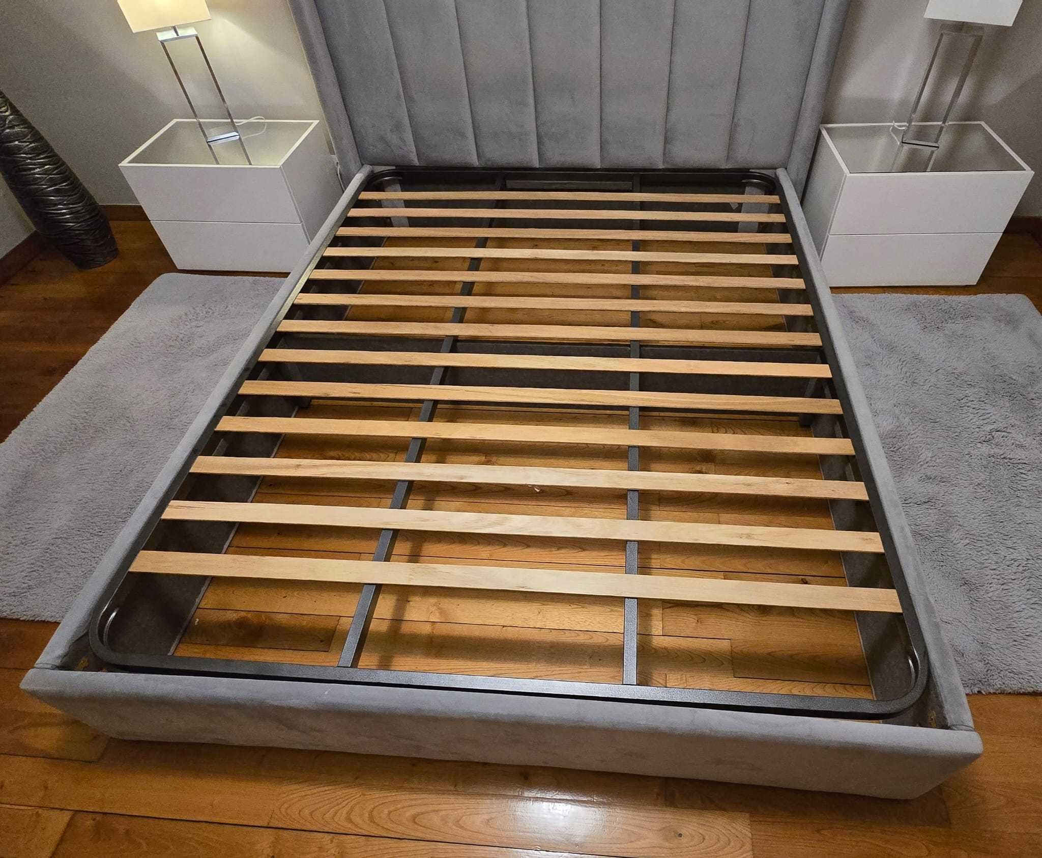 Cama e mesas de cabeceira como novas, colchão novo e candeeiros