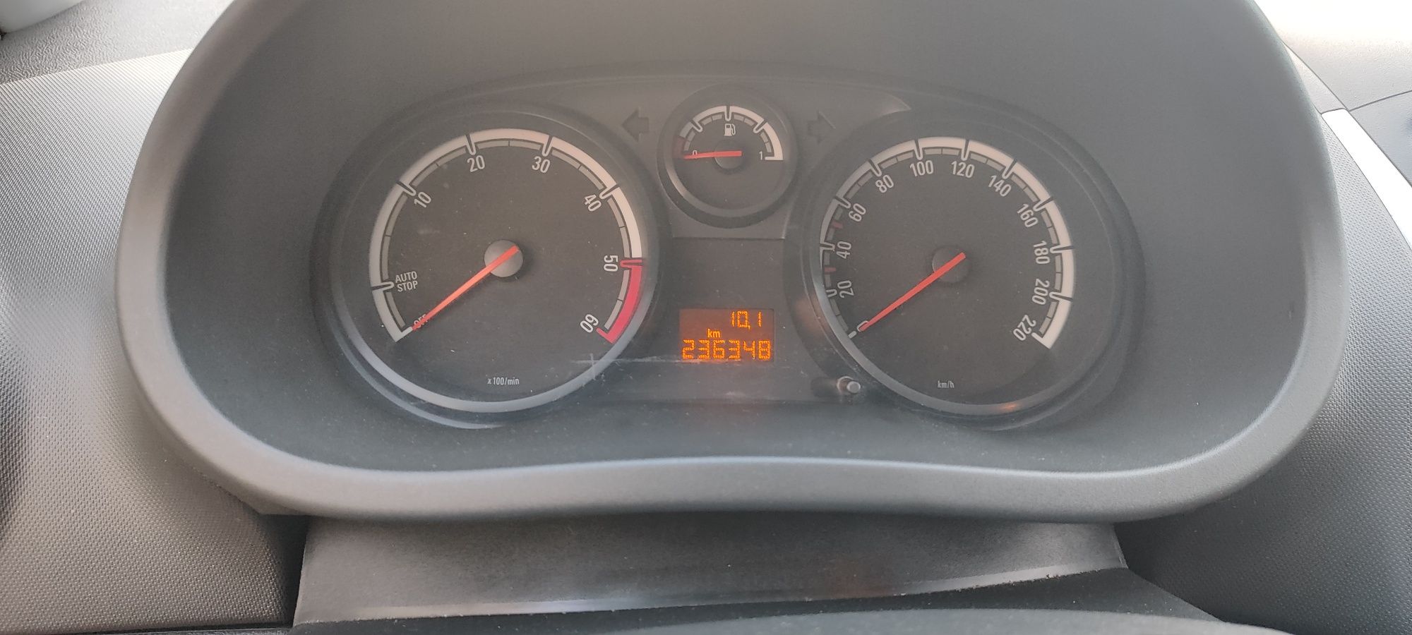 Opel corsa 1.3 cdti 5 lugares
