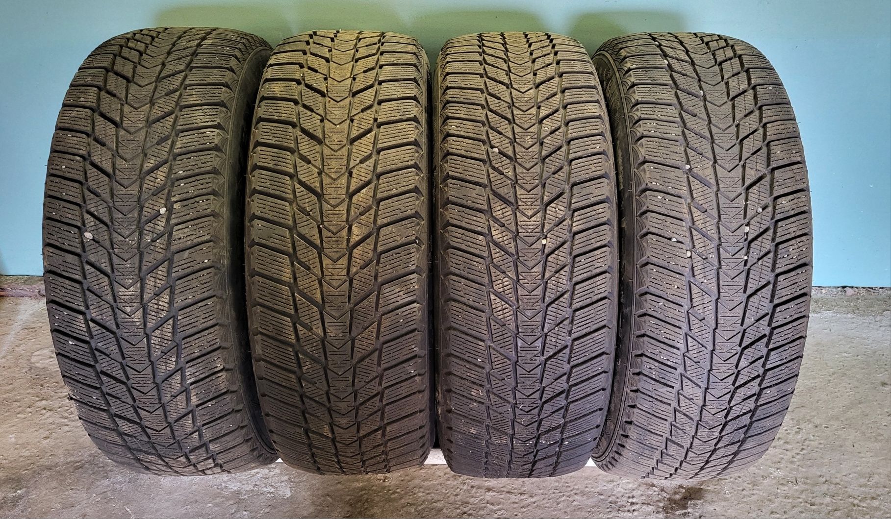 Автомобільна гума Nexen Winguard Ice Plus 215/60 R16