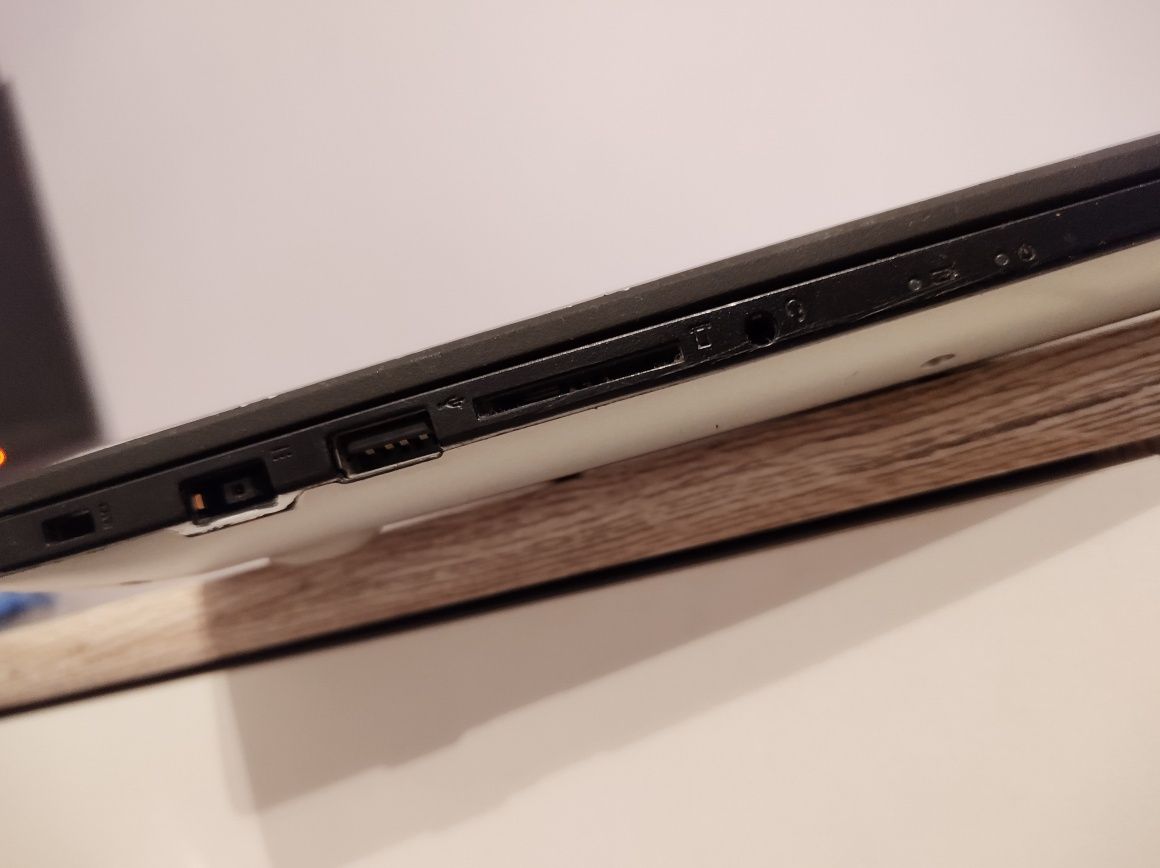 Ultrabook laptop 14'' klaw. Podświetlena SSD i3 8gb DDR4