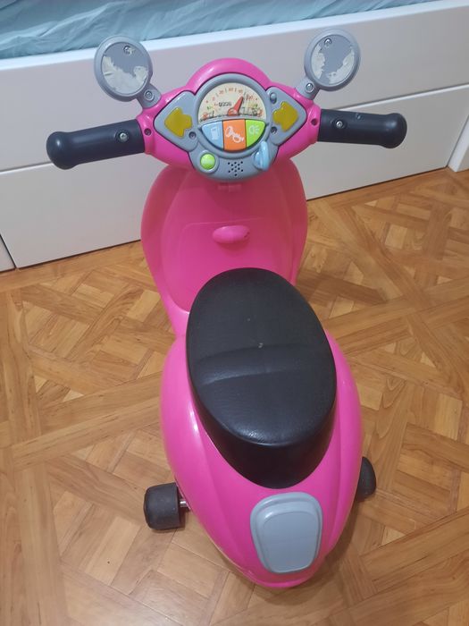 Толокар скутер chicco