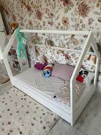 Łóżko łóżeczko Domek dziecięce z materacem