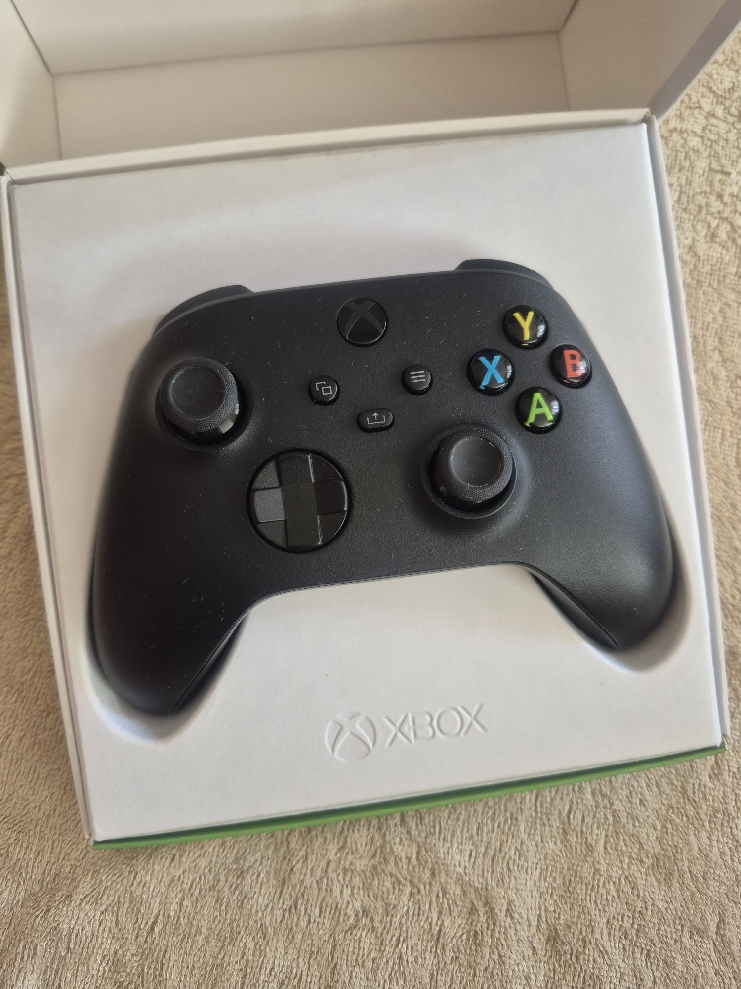 Pad do Xbox One SeriesX/S czarny oryginalny, model 1914 w pudelku