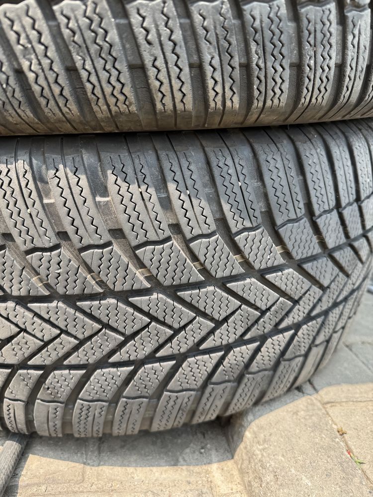 255/50/19 Bridgestone blizzak lm005