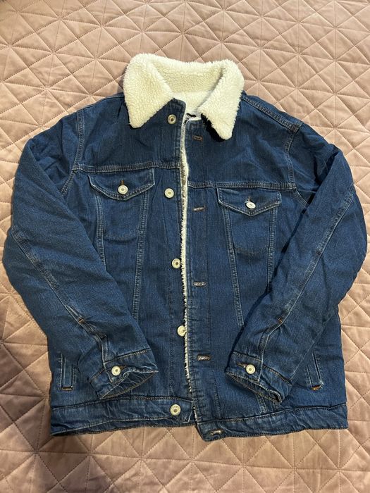 Стильна утеплена джинсова куртка з вовняним коміром