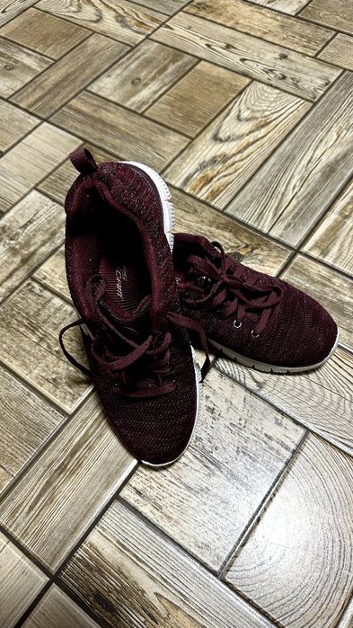 Продам кроссовки  skechers