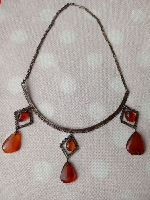 Старе, жіноче кольє з натуральним янтарем
