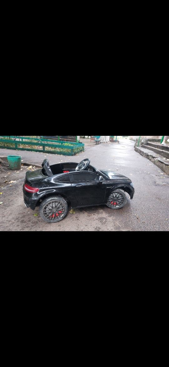 Машина дитяча Mercedes AMG