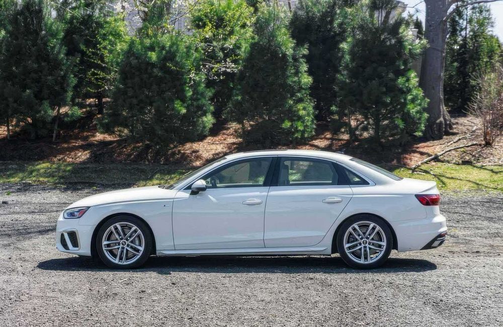 Audi A4 quattro Premium Plus S Line      2023