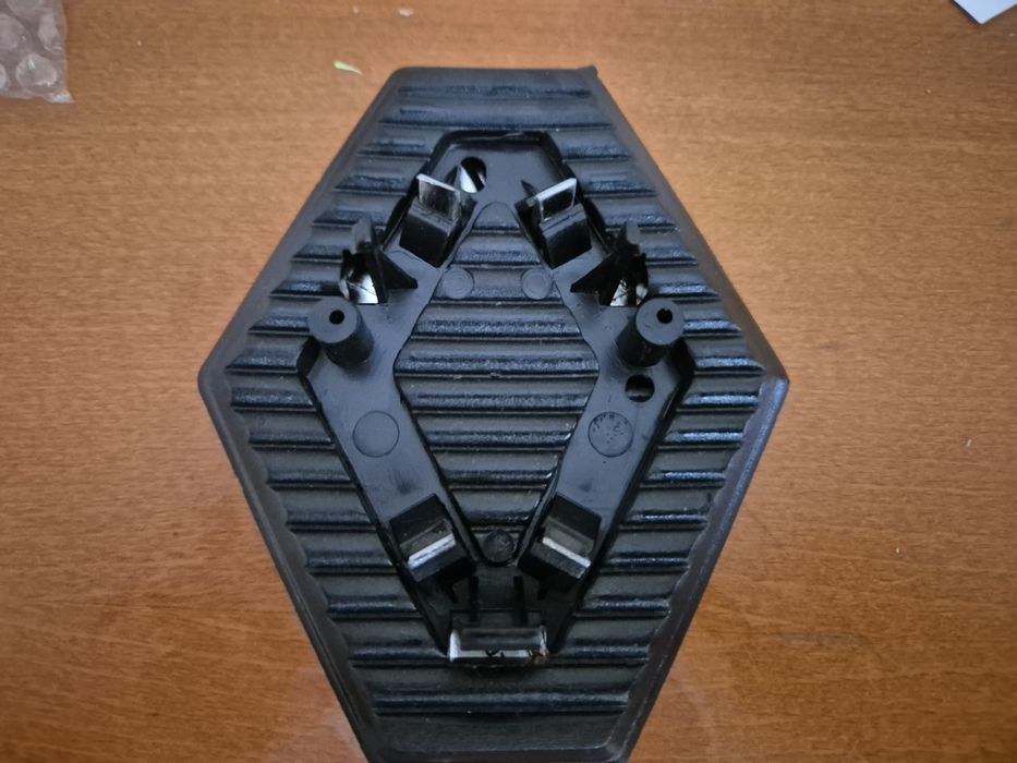 emblemat logo na przód Renault Megan Scenik 2