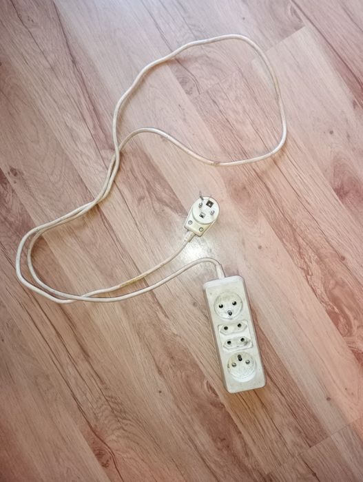 Przedłużacz - działający - 4-ry kontakty