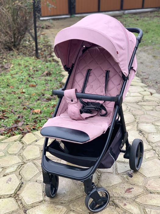 Прогулянкова коляска Carrello Bravo