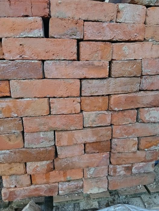 Stara cegła z rozbiórki