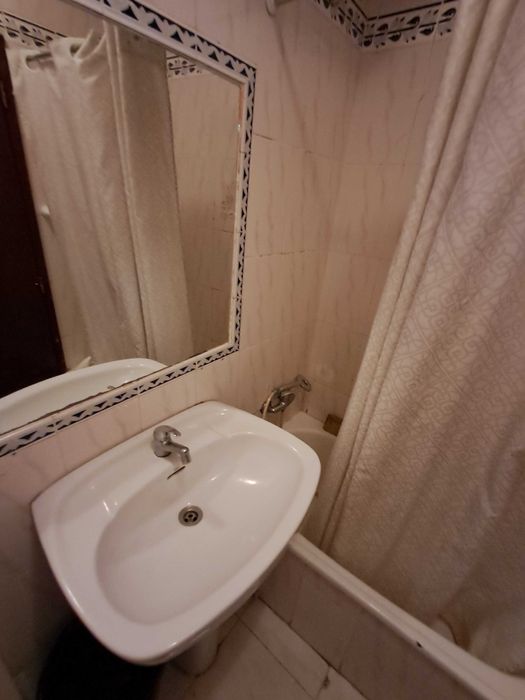 Sotão(quarto num T-2) acolhedor.MetroChiado. Centro Lisboa.Ler texto.