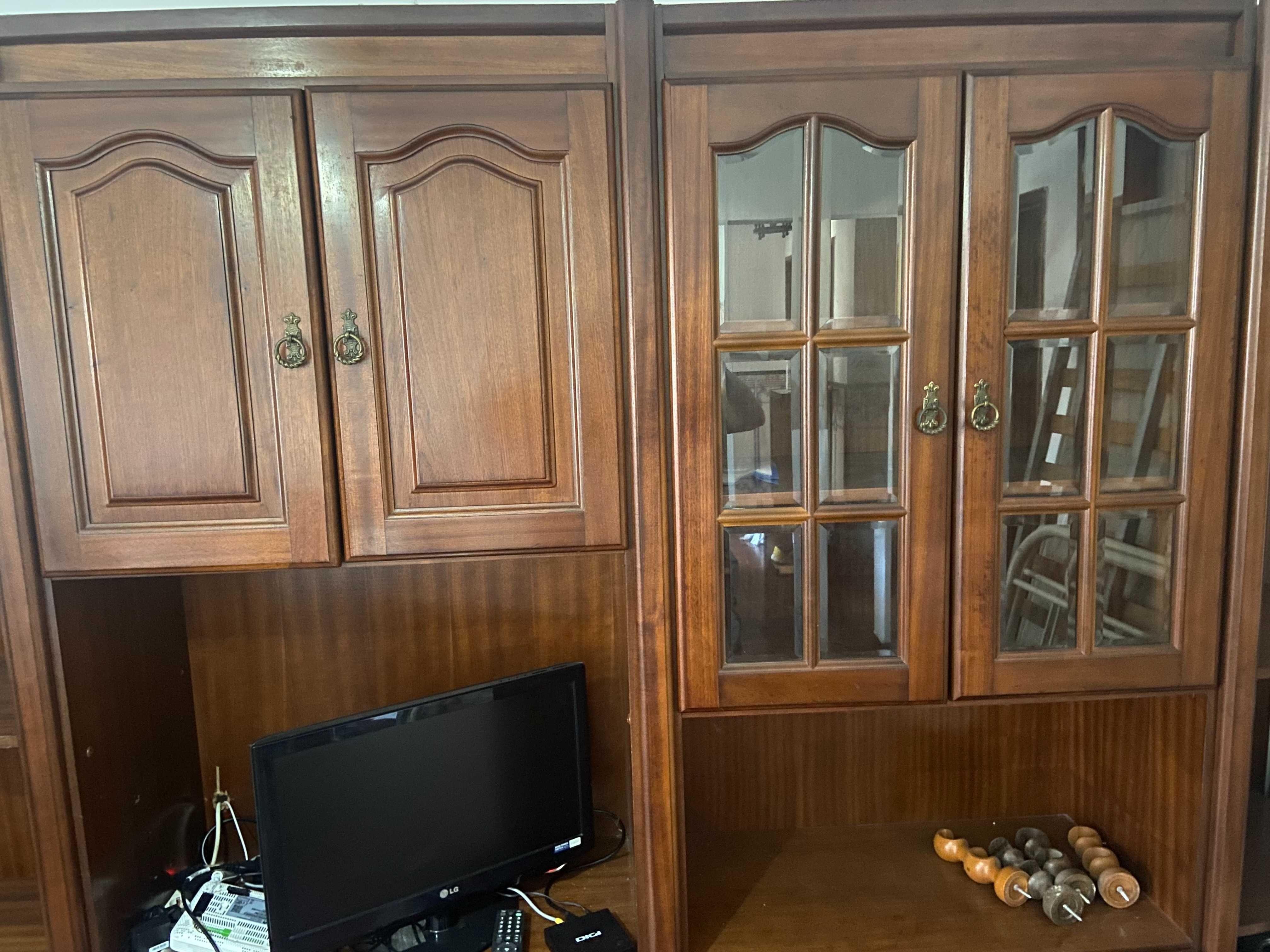 móvel sala/TV/louceiro cerejeira - bom preço