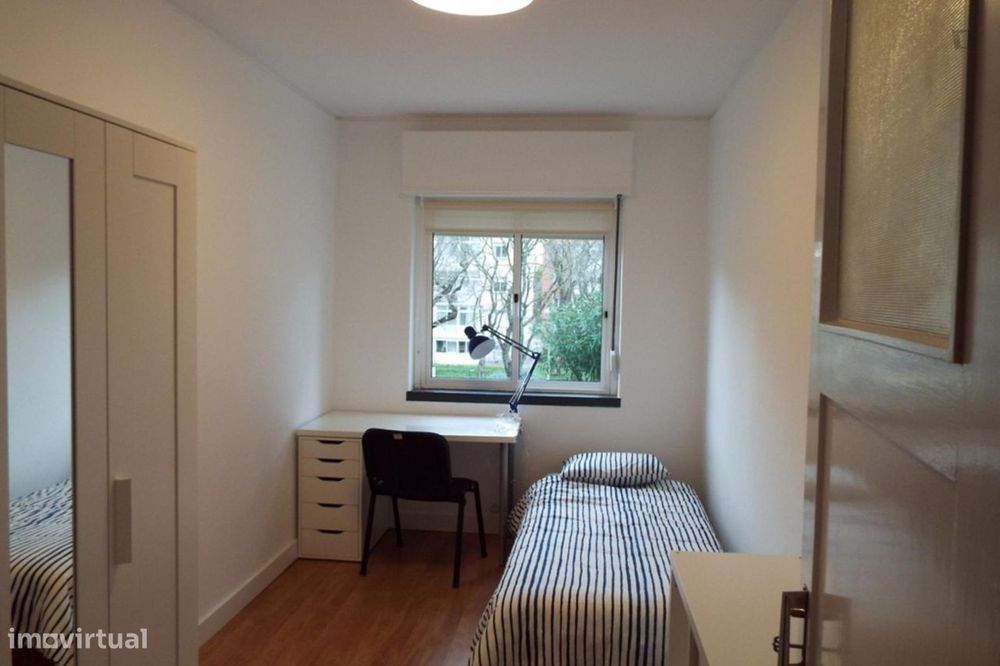 271290 - Quarto com cama de solteiro em...