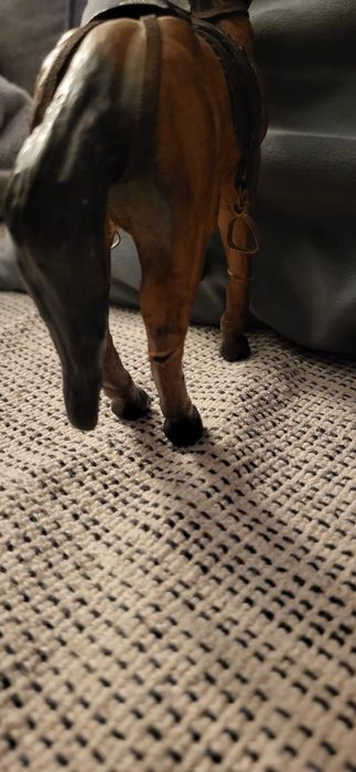 Figurka konia, drewno skóra