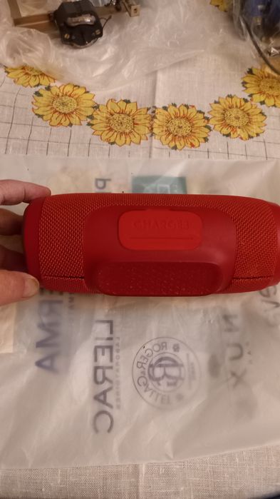 JBL Charge 3 Original аудиокалонка под ремонт, нужен аккумулятор