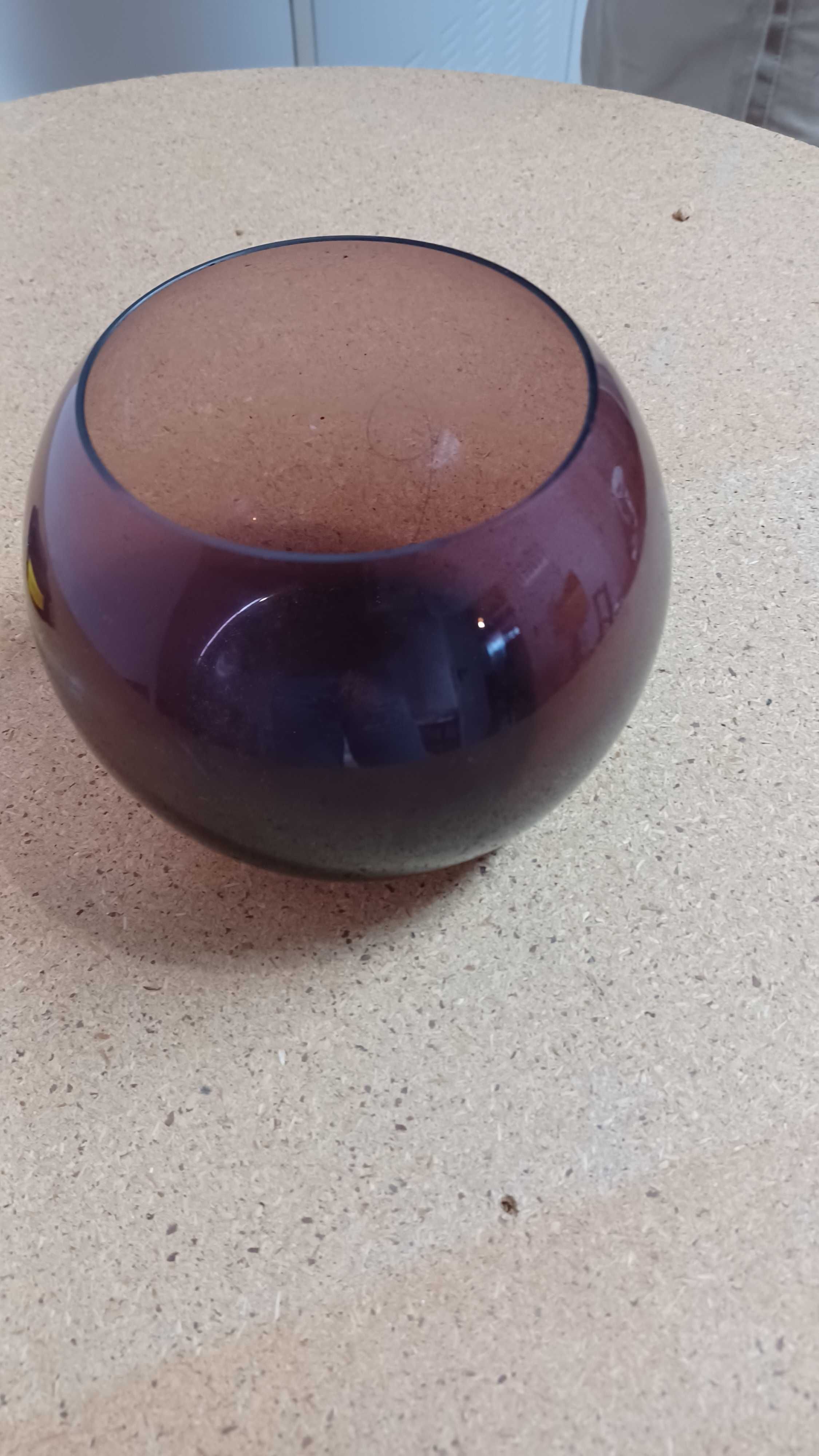 Taça ou jarra baixa vintage em vidro bordeaux