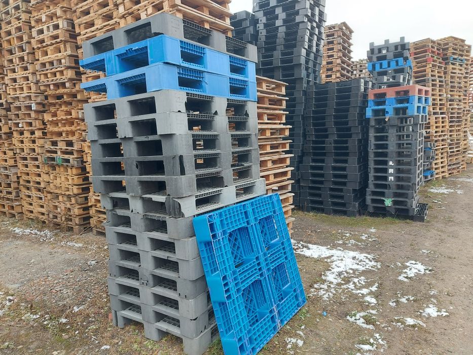 Palety plastikowe duża ilość używane różne wymiary pełne i kratowane