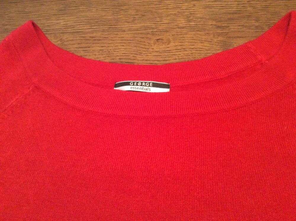 Sweterek w czerwonym kolorze