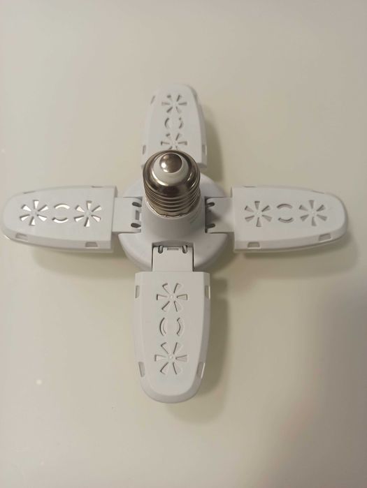 Lâmpada LED sensor movimento/ forma de hélice dobrável E27