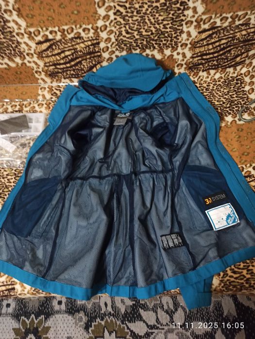 Жіноча куртка Jack Wolf waterproof розмір xs/s.