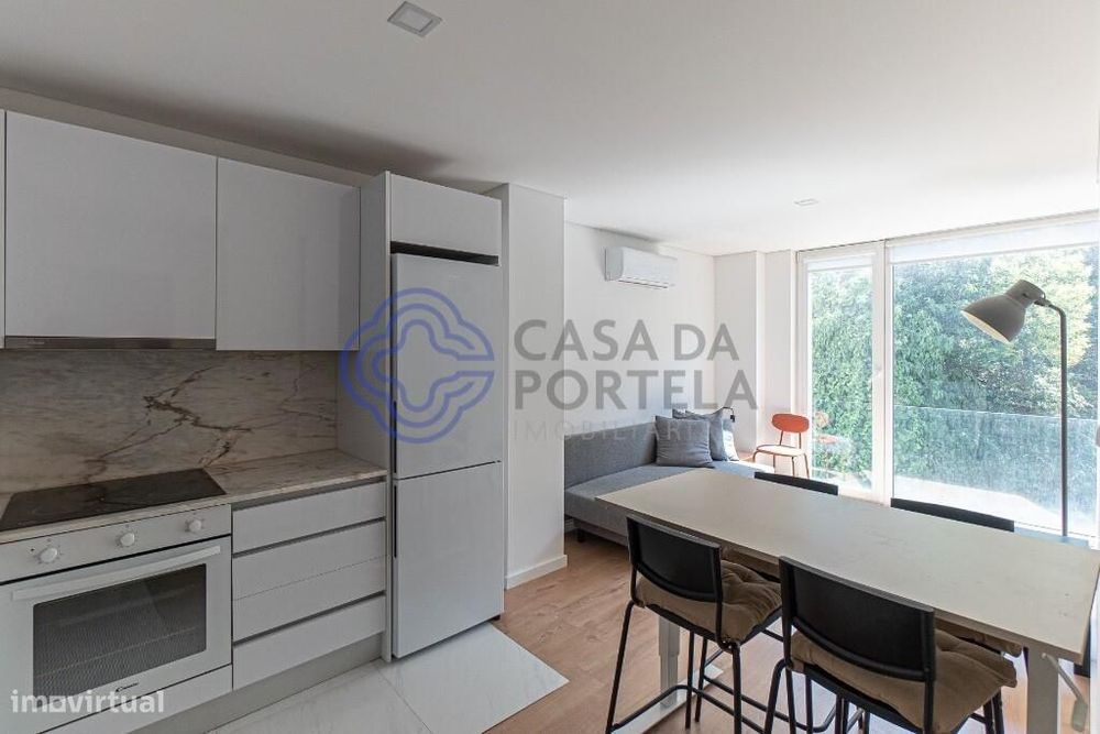 T1 Renovado e Mobilado com Ar Condicionado – Rua da Alegria 714, Porto